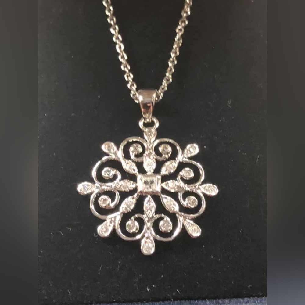 Montana Silversmiths sterling plated CZ snowflake necklace - Picture 2 of 5